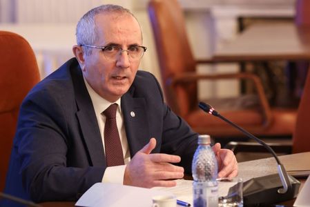 Preşedintele Colegiului Medicilor din România: Rata de burnout în rândul medicilor este de 34-36 la sută, iar intenţia de migraţie în străinătate este de 58 la sută la cei sub 35 de ani / 80 la sută dintre medici au teama de malpraxis