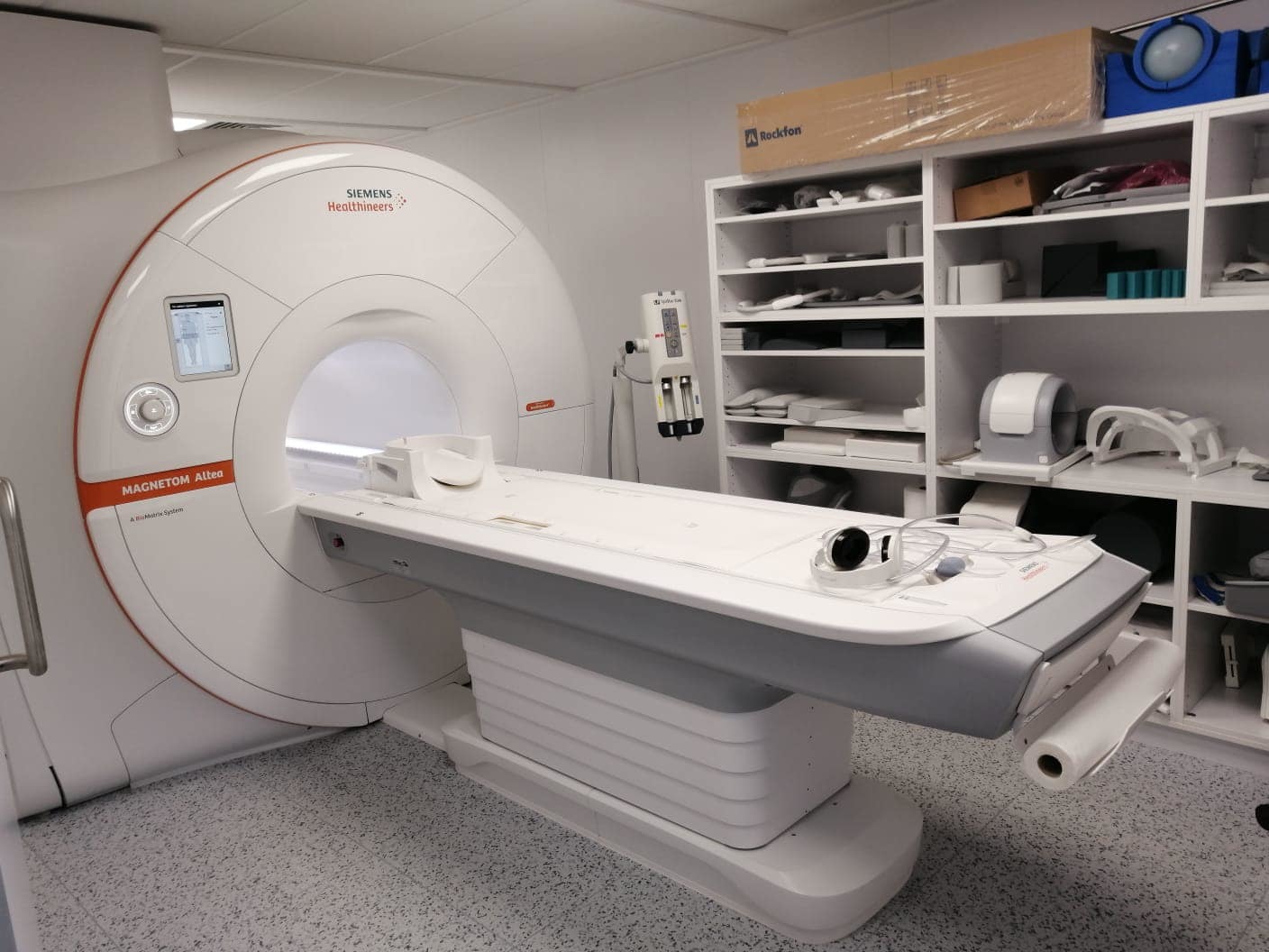 Tehnologie RMN inovatoare: Identifică leziuni cerebrale ascunse şi permite intervenţia chirurgicală, o premieră pentru adulţii cu epilepsie