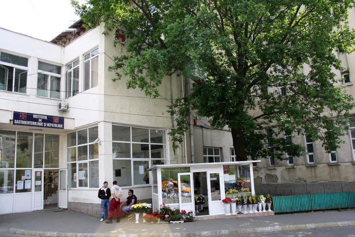 Anchete demarate la Institutul de Gastroenterologie din Iaşi, după decesul a doi medici rezidenţi, într-un interval de două săptămâni – Conducerea unităţii afirmă că aceştia ar fi avut unele probleme medicale, angajaţii susţin că sunt epuizaţi