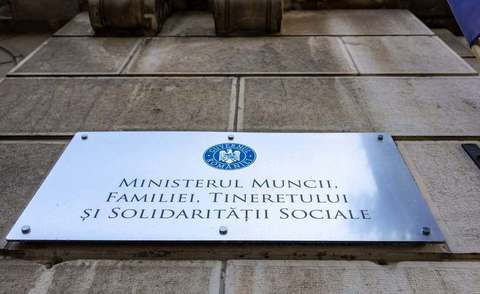 AZILELE ILEGALE DIN BIHOR - Dragoş Pîslaru anunţă că încă două persoane au decedat / Un bărbat a fugit dintr-un centru din judeţul Bihor, fiind căutat de Poliţie / O persoană, reintegrată în familie