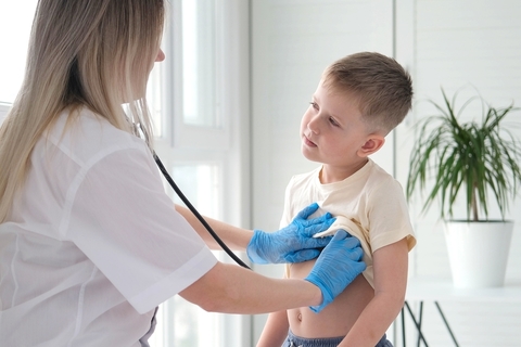 Un medicament administrat în timpul chimioterapiei poate reduce riscul cardiac pe termen lung la copiii trataţi pentru cancer