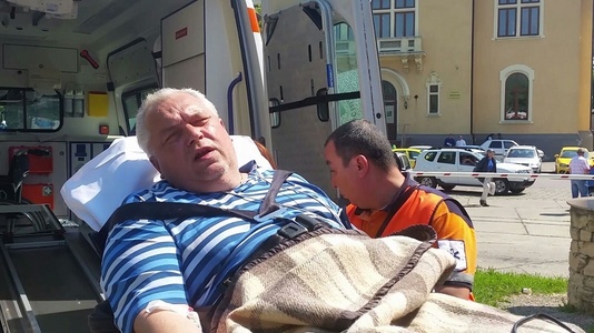 Nicuşor Constantinescu, luat pe targă cu ambulanţa din Spitalul Judeţean Constanţa pentru a fi dus la Curtea de Apel. VIDEO