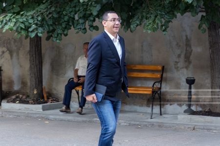 Victor Ponta a ajuns la instanţa supremă, pentru un nou termen în dosarul Turceni-Rovinari