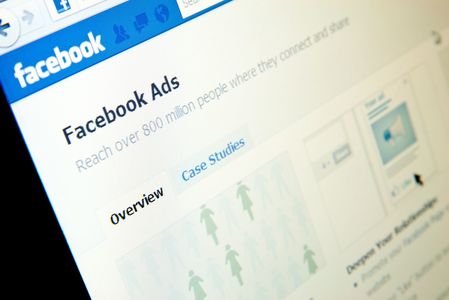Conturi de Facebook false pe numele mai multor persoane publice, între care Andreea Marin şi Teo Trandafir, pentru strângerea de bani prin campanii umanitare nereale