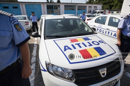 Bărbatul care ar fi stropit cu benzină şi incendiat doi oameni ai străzii în municipiul Galaţi, prins şi audiat la Poliţie