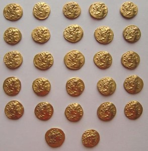 Bărbaţi condamnaţi la închisoare pentru că ar fi furat şi valorificat 3.600 de monede din aur, de peste 3,7 mil. euro, din situl arheologic Sarmizegetusa Regia