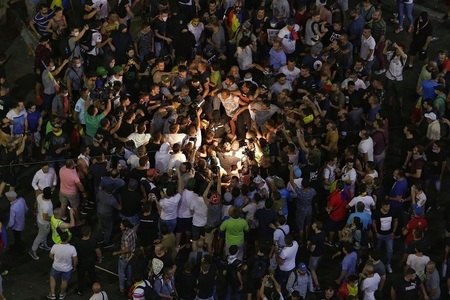 Protestul din 10 august: 169 de jandarmi reclamă că au fost agresaţi fizic şi moral; Parchetul de pe lângă Judecătoria Sector 1 a deschis un dosar penal
