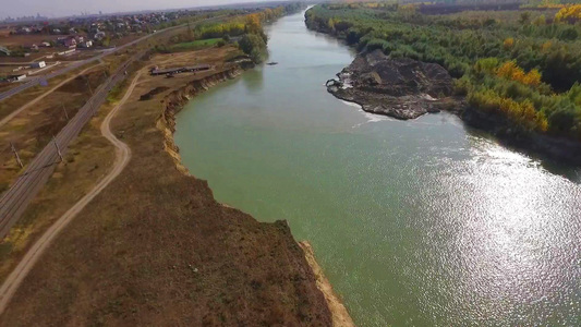 Lucrări în regim de urgenţă pentru stoparea eroziunilor pe râul Siret, în judeţul Galaţi: valoarea proiectelor depăşeşte 7,6 milione de lei