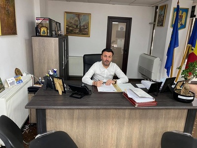 UPDATE - Directorul Direcţiei Regionale de Drumuri şi Poduri Craiova Bogdan Bratu, acuzat că a prezentat acte de studii false, în arest la domiciliu pentru 30 de zile