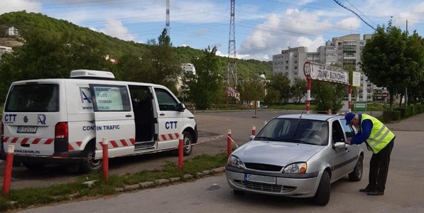 Zeci de autoturisme înmatriculate în Prahova vor fi reverificate, existând suspiciunea că au trecut de inspecţia RAR la Braşov, după ce proprietarii au dat mită 
