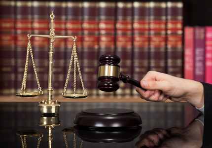 Proiectul prin care grefierii cu studii juridice şi magistraţii asistenţi pot dobândi calitatea de avocat, adoptat de Camera Deputaţilor / Legea merge la promulgare