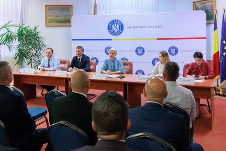 Ministrul Justiţiei Alina Gorghiu a discutat cu directorii de penitenciare din ţară despre deficitul de personal, noua grilă de salarizare şi stadiul lucrărilor de investiţii începute