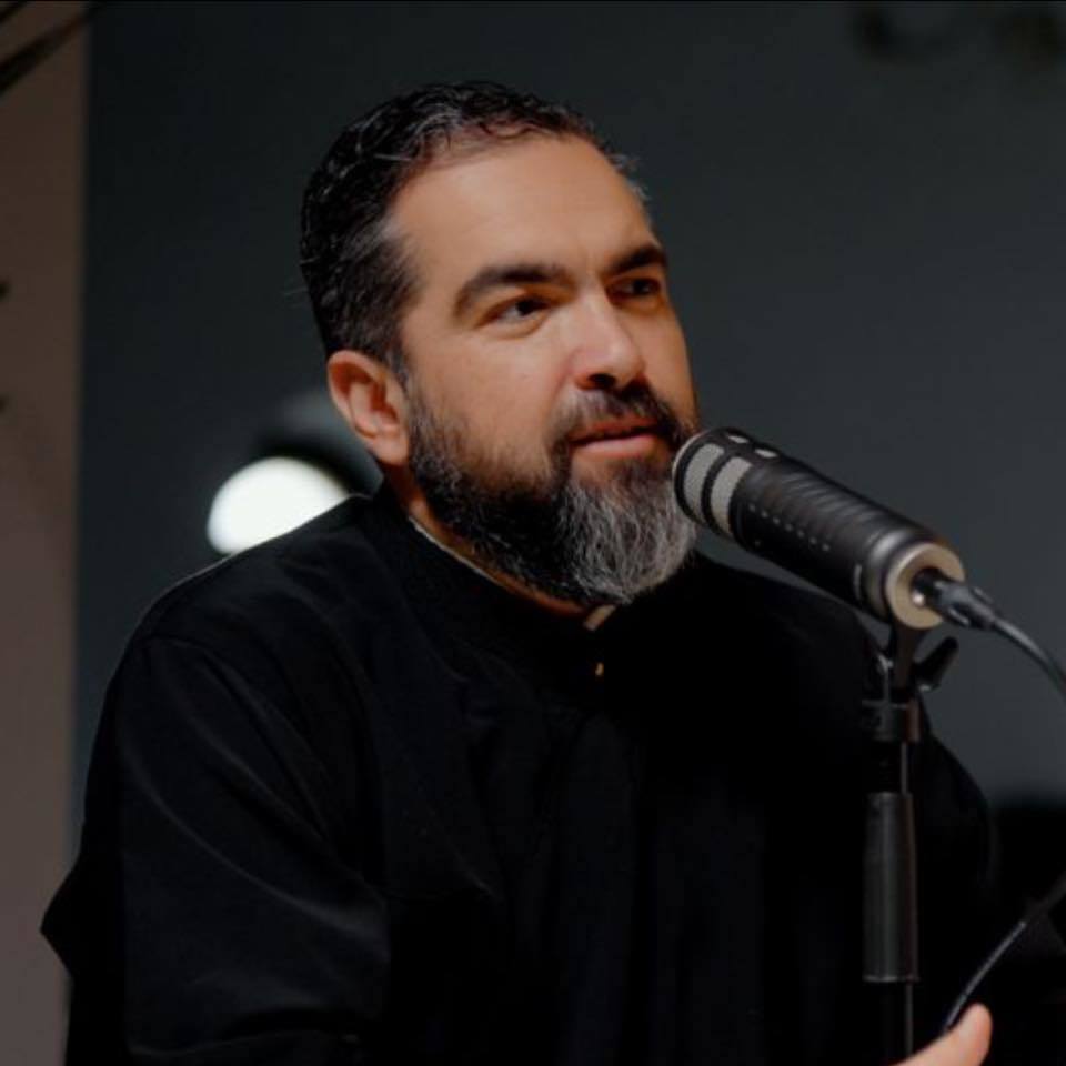 Preotul Ciprian Mega, oprit de la slujire şi acuzat că a fost „plantat” în BOR de Biserica Ortodoxă Rusă, a fost reţinut pentru complictate la distrugere. Ce acuzaţii i se aduc