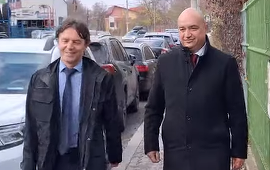 UPDATE - Liderul PNL Vaslui, la DNA Iaşi în dosarul în care omul de afaceri vasluian Fănel Bogos a fost reţinut pentru instigare la şantaj şi cumpărare de influenţă/ El nu a dat declaraţii presei/ Mihai Barbu, pus sub control judiciar