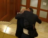 ICCJ - A început procesul fostului ministru liberal Dan Vîlceanu, acuzat că l-a lovit şi zgâriat pe colegul său de partid Florin Roman, în timpul unui scandal pe holurile Parlamentului, cu doi ani în urmă