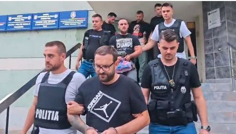 Cinci persoane reţinute după furtul din locuinţele unor medici şi politicieni din Timişoara / Prejudiciu de 900.000 de euro / Unul dintre hoţi, implicat şi în jaful de la Poşta din Timişoara
