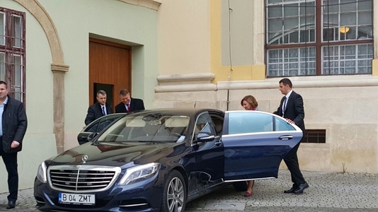 Preşedintele Klaus Iohannis şi soţia sa participă la slujba de Paşte de la Biserica Romano-Catolică din Sibiu