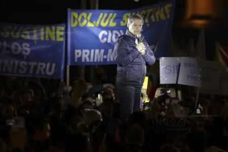 Cioloş, la mitingul PNL: România nu se mai poate construi pe lideri mesianici, e nevoie ca fiecare dintre noi să-şi asume schimbarea