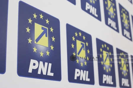 Membrii filialei municipale Iaşi a PNL îşi aleg liderul în al doilea tur, după o şedinţă de cinci ore cu tensiuni şi controverse