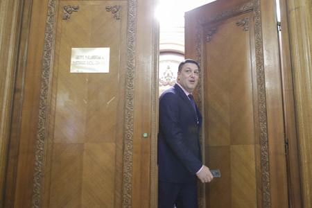 Senatul a adoptat legea lui Şerban Nicolae privind scutiri de taxe şi impozite pentru construirea de cazinouri, magazine, pensiuni pe insule şi grinduri