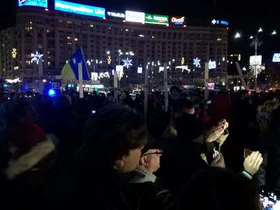 UPDATE - Aproximativ 10.000 de oameni au protestat în Piaţa Victoriei. PNL, USR şi Platforma România 100 s-au alăturat organizaţiilor civice care protestează faţă de modificarea legilor Justiţiei. Orban: Pasivitatea e o formă de complicitate. FOTO, VIDEO