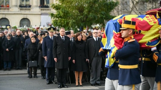 Preşedintele Iohannis, impresionat de mulţimea de oameni care s-a alăturat cortegiului funerar al Regelui Mihai I