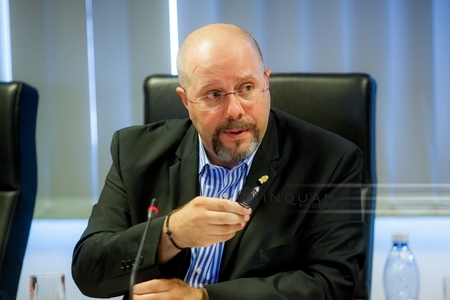 Viceprimarul Bădulescu, în CGMB, către consilierii USR care au votat împotriva unui proiect: Bulangii, javre ce sunteţi! Animale! Nişte fraieri! El consideră că ieşirea sa este întemeiată

