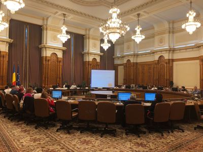 Comisia Iordache a adoptat noul raport pe modificările la Codul penal, nesesar înaintea votului deputaţilor, fără modificări esenţiale. UDMR s-a abţinut de la vot. Proiectul intră miercuri la dezbateri şi joi la vot în Camera Deputaţilor
