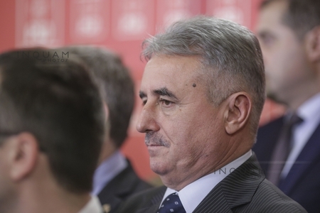 Vicepremierul Viorel Ştefan, propus ministru interimar al Cercetării şi Inovării