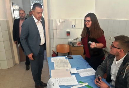 Ministrul Mihai Fifor spune că a votat ”cu toată inima” pentru modificarea Constituţiei