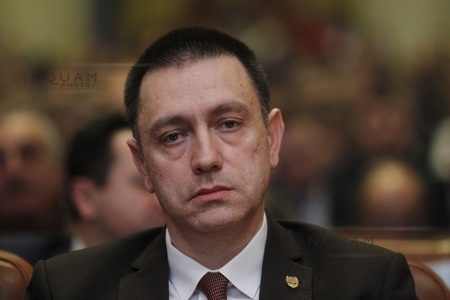 Mihai Fifor a demisionat din funcţia de ministru al Apărării, înaintea şedinţei Comitetului Executiv al PSD; Gabriel Leş este posibilul înlocuitor