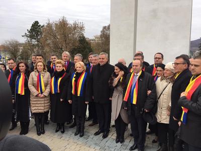 Dăncilă: Avem privilegiul istoric de a fi miniştri ai Guvernului României în momentul istoric al aniversării a o sută de ani de la Marea Unire