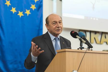 Băsescu, după ce Voiculescu a scris despre candidatura sa la europarlamentare: Puşcăriaşul cu antene Dan Voiculescu are frământări metafizice legate de prezenţa mea pe lista PMP