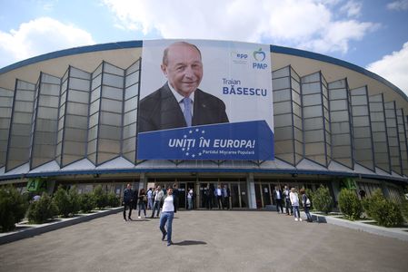 Băsescu: N-am pierdut nicio bătălie politică, vă rog să mă ajutaţi să nu o pierd pe ultima!