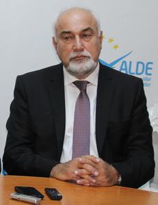 Varujan Vosganian a plecat de la Conferinţa Judeţeană a PSD Iaşi, nemulţumit că liderii formaţiunii au vorbit doar despre guvernarea  PSD, fără a pomeni nimic despre ALDE