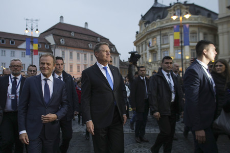 Iohannis şi Donald Tusk, la concertul de Ziua Europei de la Sibiu. Iohannis: Astăzi România, prin voi, a dovedit că este o ţară primitoare. FOTO