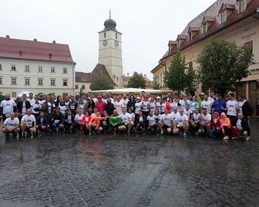Dacian Cioloş şi Dan Barna aleargă, astăzi, la Maratonul Internaţional Sibiu - FOTO, VIDEO