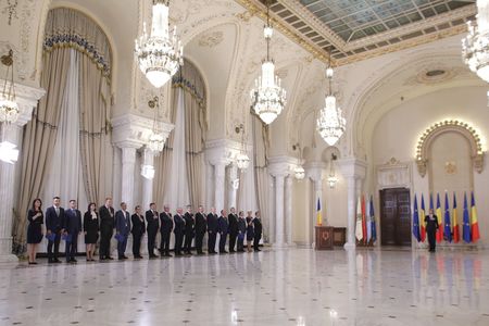 UPDATE - Miniştrii Cabinetului Orban au depus jurământul la Palatul Cotroceni. Iohannis: Vă doresc un mandat de mare succes chiar dacă, din păcate, nu va fi un mandat întreg / Guvernul Orban, reunit în şedinţă informală la Palatul Victoria - VIDEO