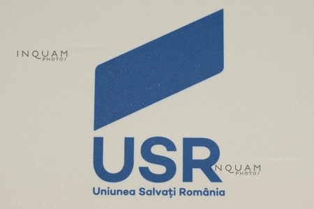 Carta valorilor USR: Suntem noua forţă a politicii în România, cei ce au adus mesajul cetăţenilor pe scena politică. Pornim de la nevoile reale ale oamenilor, nu de la agenda îngustă a unor grupuri de interese şi nici de la litera unor ideologii perimate