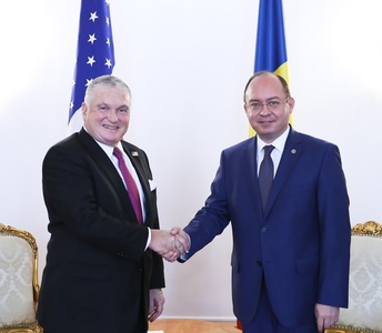 Bogdan Aurescu l-a primit pe noul ambasador al SUA la Bucureşti, Adrian Zuckerman, pentru prezentarea copiei scrisorii de acreditare: Ministrul a reamintit că un obiectiv important este includerea României în Programul Visa Waiver

