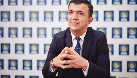 Liviu Brătescu, secretar de stat în Ministerul Culturii: Guvernul PNL nu face disponibilizări în instituţiile de cultură, în timp ce, la Iaşi, şeful social-democrat al CJ pregăteşte concedieri masive