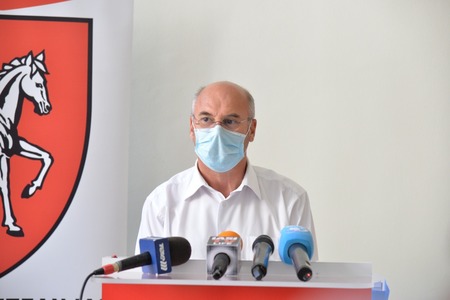 Şeful CJ Iaşi anunţă că va depune plângere penală împotriva miniştrilor Nelu Tătaru şi Costel Alexe, pe motiv că ar bloca funcţionarea spitalului mobil de la Leţcani