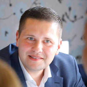 ALEGERI LOCALE 2020- Candidatul PSD la preşedinţia Consiliului Judeţean Dâmboviţa îi invită pe alegători să voteze „echipele seroase” din fiecare localitate