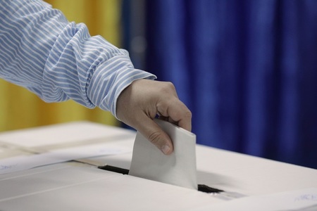 ALEGERI LOCALE TURUL 2 – Prezenţă la vot de 19,16% până la ora 11.00/ Sunt chemaţi la urne alegătorii din trei localităţi din judeţele Bistriţa-Năsăud, Timiş şi Teleorman, unde candidaţii au fost la egalitate/ La Moldova Nouă primarul a fost validat