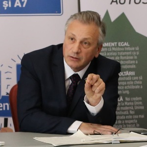 Cătălin Urtoi, vicepreşedinte Asociaţia "Împreună pentru A8": După ce Mihai Chirica ne-a certat pe cei care am organizat mitingul pentru autostradă, recunosc că a meritat acel iaurt