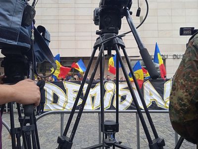 AUR protestează la Ministerul Sănătăţii / Partidul cere demisia ministrului Vlad Voiculescu 