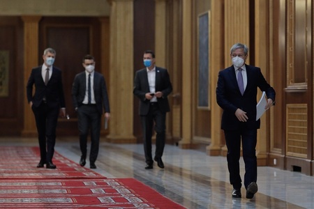 UPDATE - Lista Cabinetului Cioloş şi programul de guvernare, depuse la Parlament / Cioloş: În situaţii execepţionale, e nevoie de măsuri excepţionale. Sperăm că partidele nu vor prelungi criza  / Care e procedura de învestire a Executivului  - VIDEO, FOTO