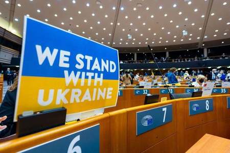 Rezoluţie a Parlamentului European cu privire la Ucraina - Acordarea statului de ţară candidată la UE şi continuarea eforturilor pentru integrarea Ucrainei în piaţa unică / Impunerea de noi sancţiuni Rusiei/ Eliminarea Belarus din Sistemul SWIFT 