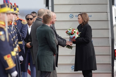 UPDATE - Vicepreşedintele SUA Kamala Harris, la Bucureşti. Bogdan Aurescu i-a oferit un buchet de flori la sosire / Kamala Harris a fost primită la Cotroceni, la ceremonie fiind prezenţi şi Cîţu şi Ciolacu / Discuţii cu Iohannis şi Ciucă - VIDEO, FOTO