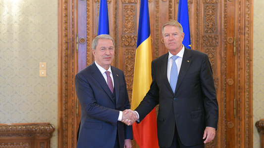 Preşedintele Iohannis a avut o întrevedere cu ministrul turc al Apărării în care a subliniat necesitatea creşterii prezenţei NATO în România